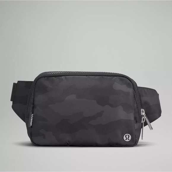 NEW LULULEMON EVERYWHERE BELT BAG LARGE 2L IN CAMO DEEP COAL MULTI - Picture 2 of 7